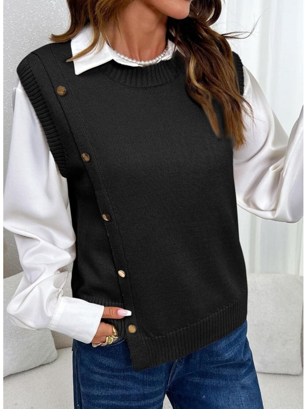 Women's Black Sleeveless Round Neck Casual Button Decoration Sweater Vest - Picture 3 of 6